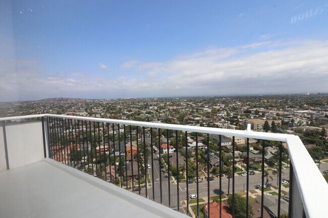 Building Photo - 2999 E Ocean Blvd