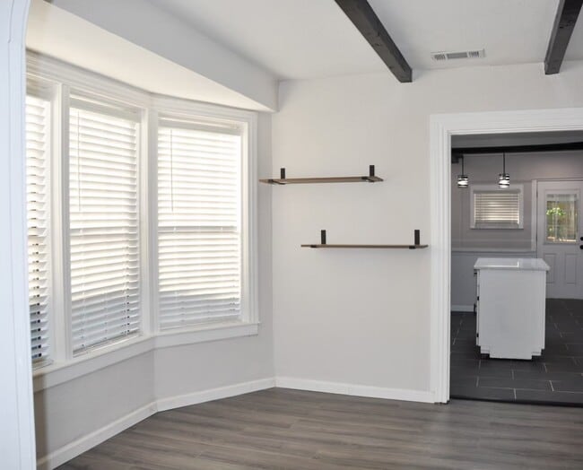 Building Photo - 114 Yates St