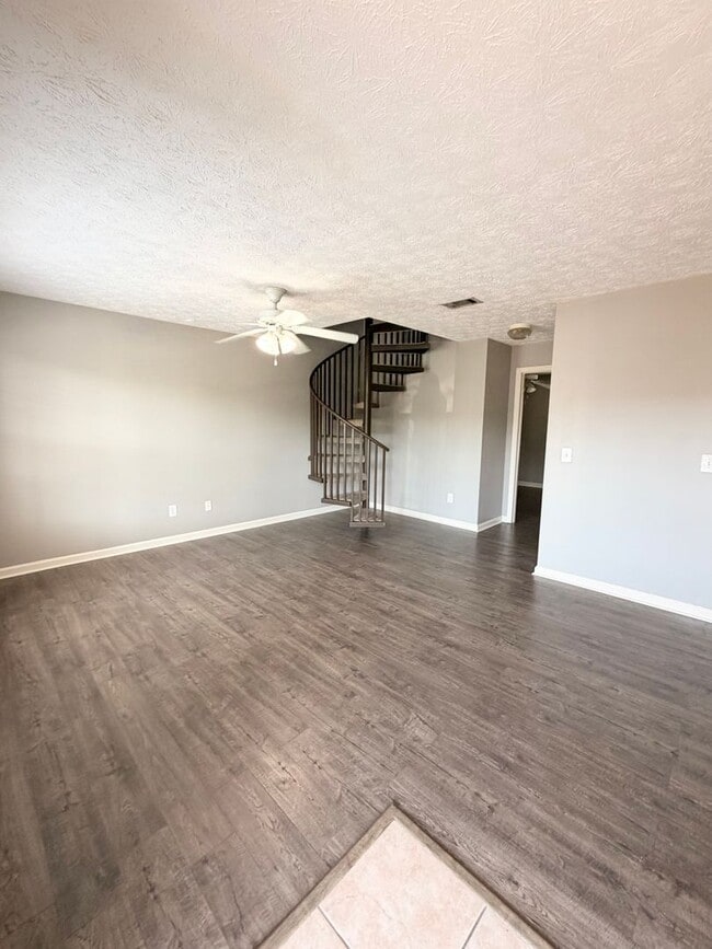 Building Photo - Ross Street- 303 N Ross Street Unit 204