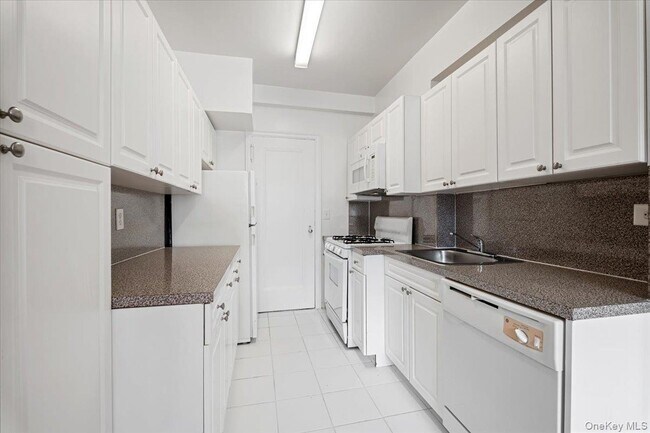 Building Photo - 45 Popham Rd