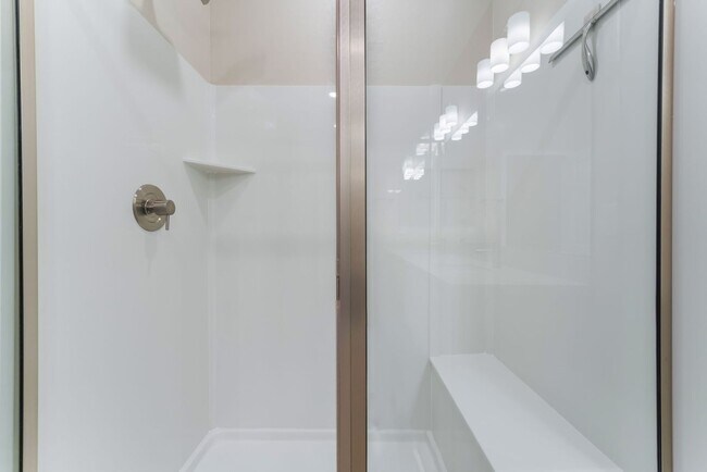 Building Photo - A Meticulously Upgraded Townhouse  *Age Restricted 55+