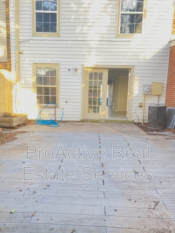 Building Photo - 1321 Ruddy Oak Ct