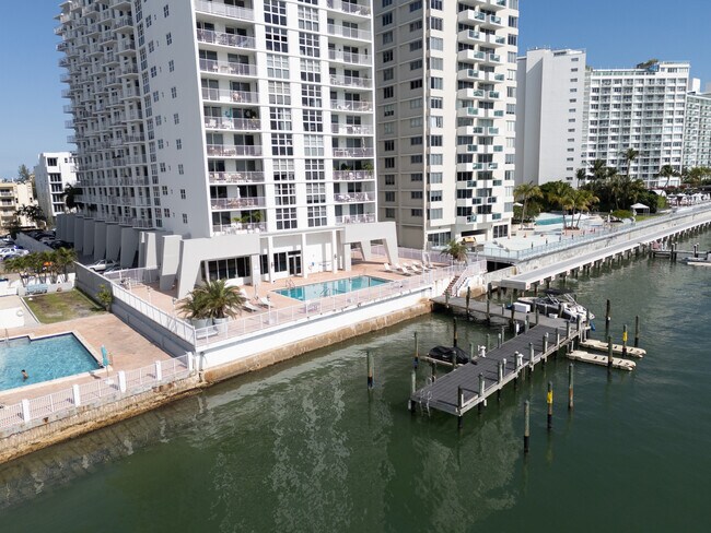 Building Photo - 1228 West Ave