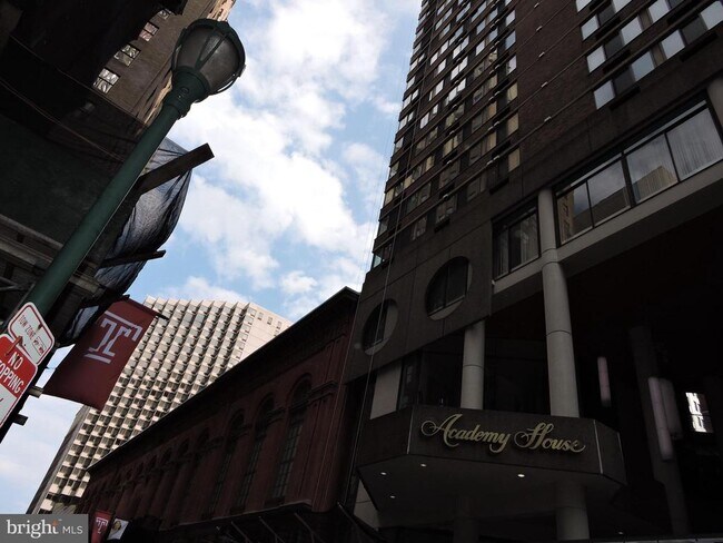 Building Photo - 1420 Locust St