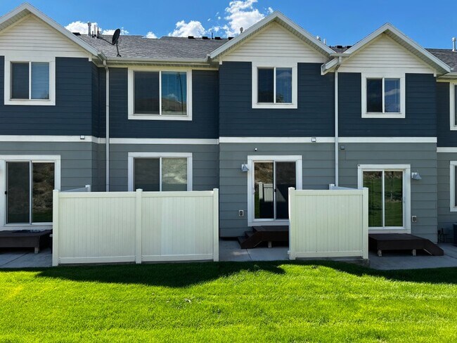 Building Photo - 15083 Gallant Dr