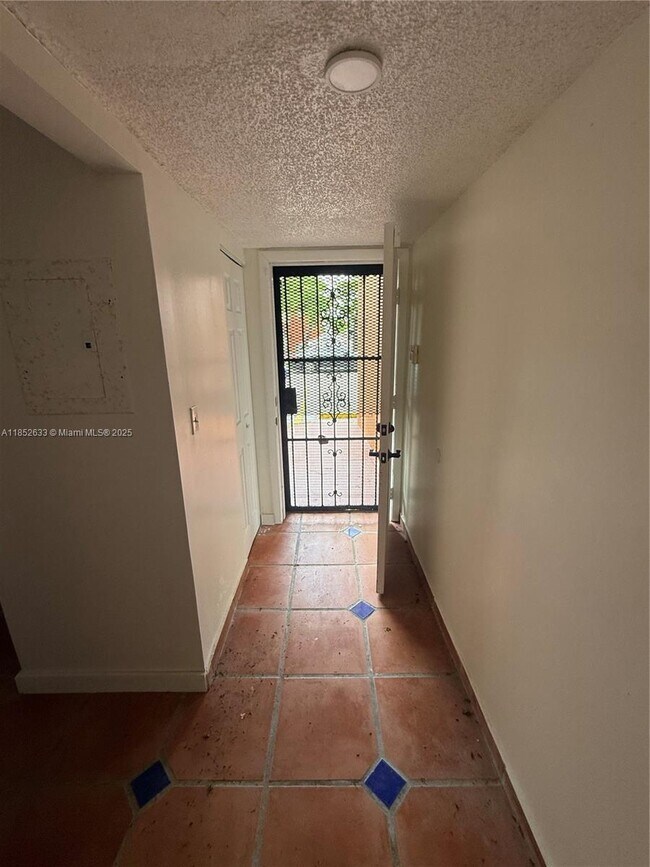 Building Photo - 2313 W 60th St