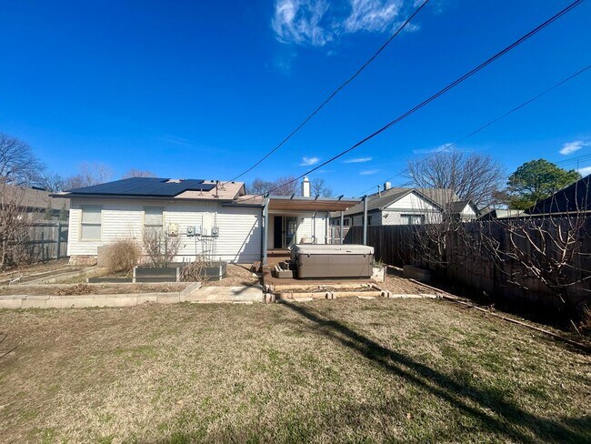 Building Photo - Beautifully updated home just west of Brookside and Trader's Joes in Midtown