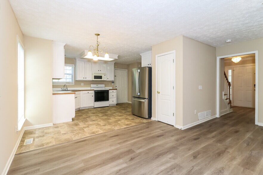 Building Photo - 1350 Enclave Way