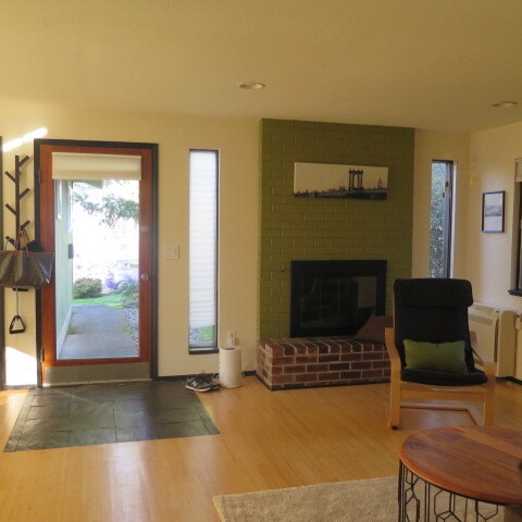 Building Photo - 1524 NE Junior St