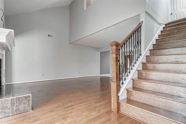 Building Photo - 2511 Planters Row