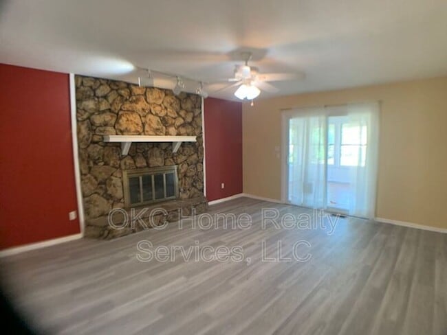 Building Photo - 2808 N Ditmer Rd