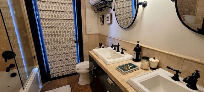 Building Photo - Midtown Ventura 3+2 Single Family Home $52...