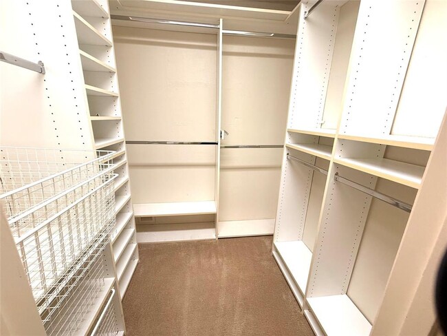 Building Photo - 6503 Robbie Creek Cove