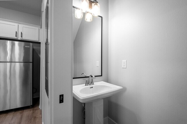 Building Photo - Argenta 1 Bed 1.5 Bath Luxury Energy Effic...