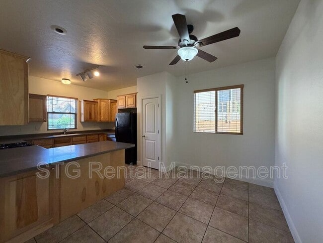 Building Photo - 449 W 500 N