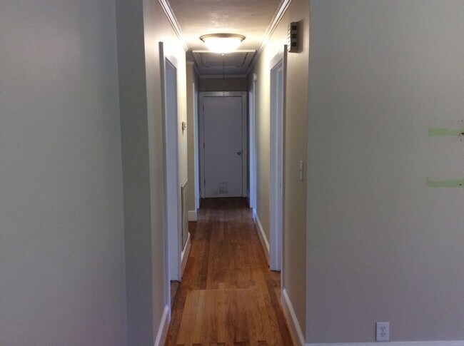 Building Photo - OAK CREST