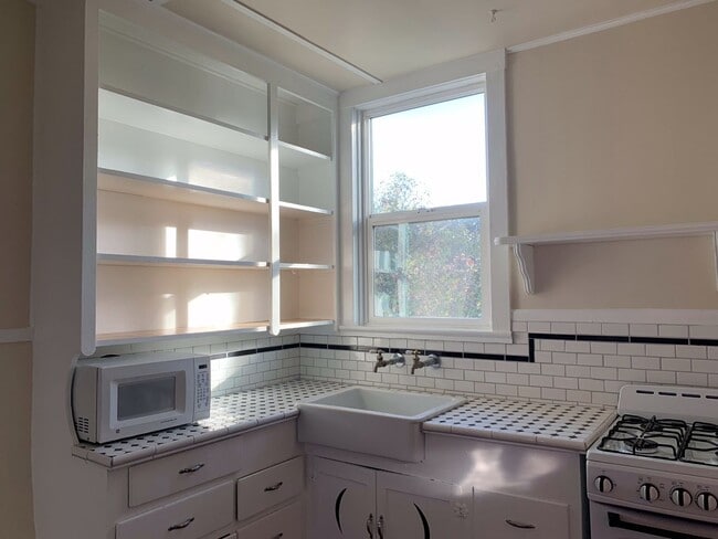 Building Photo - 362 Linden Ave