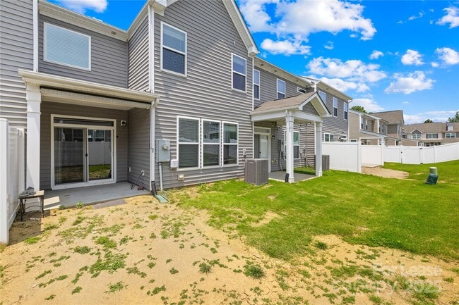 Building Photo - 15013 Savannah Hall Dr