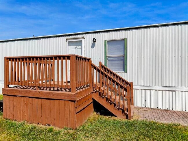 Building Photo - 212 Sunshine Dr