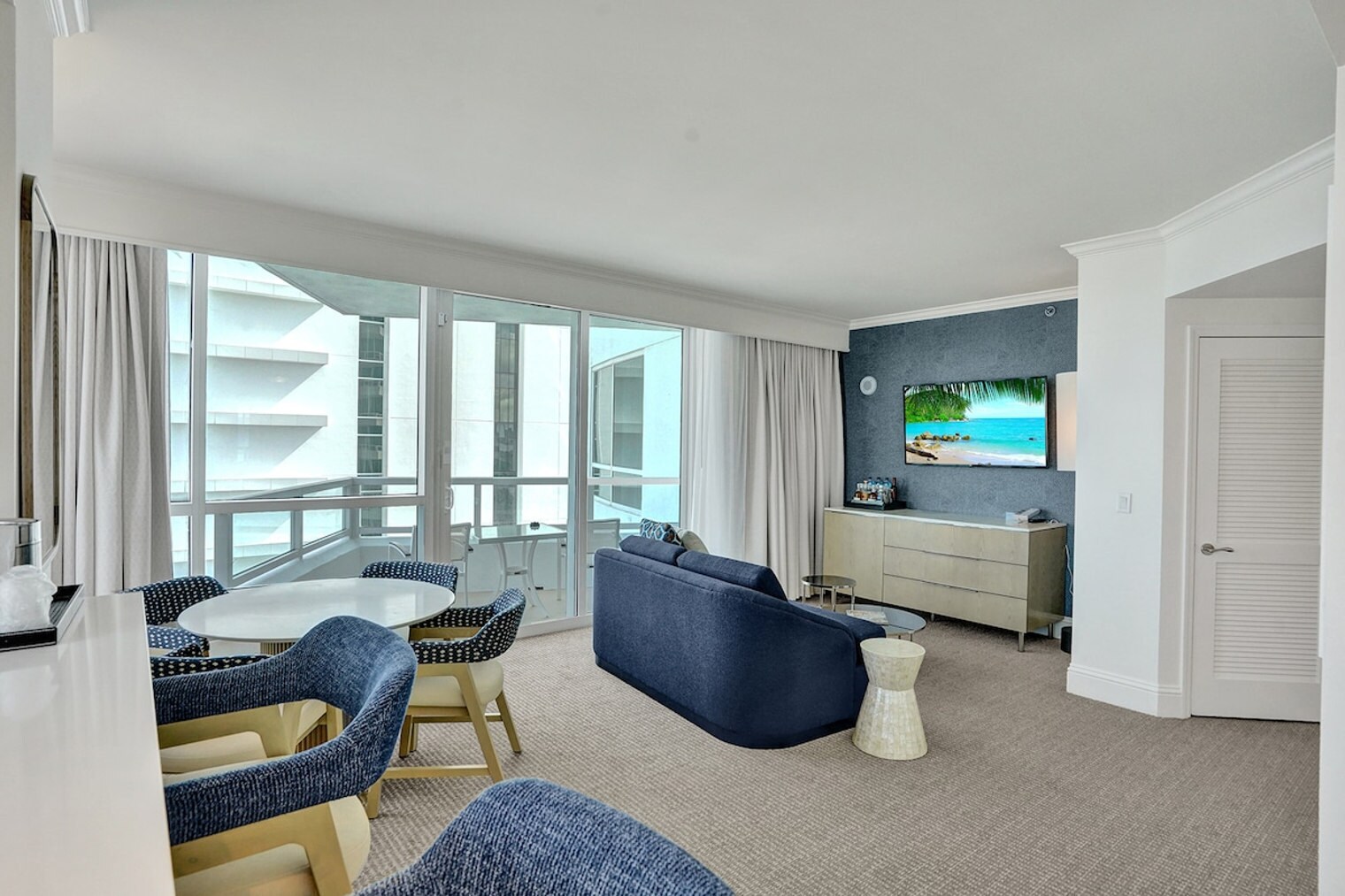 Building Photo - 4343 Collins Ave