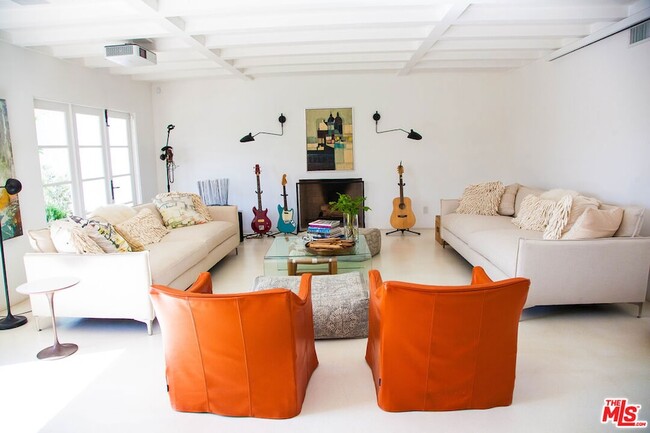 Building Photo - 3817 Surfwood Rd