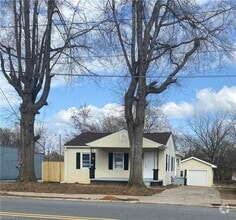Building Photo - 1207 Barnes St