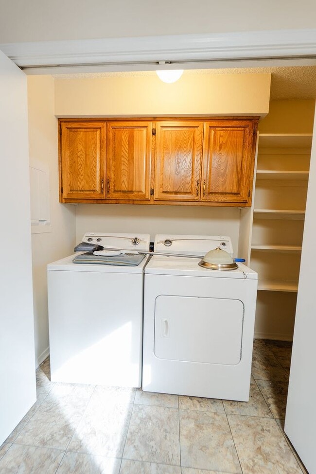 Building Photo - 2 bed, 2 bath new paint and refrigerator