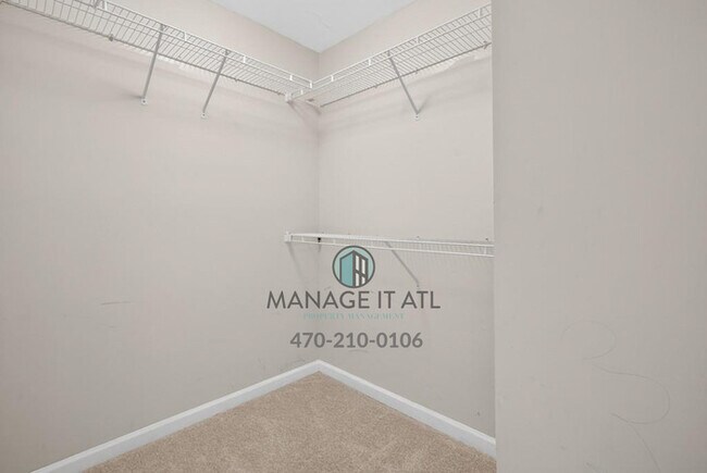 Building Photo - Meticulously maintained 3 Bedroom ranch ho...
