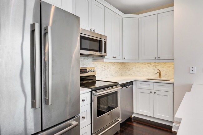 Building Photo - 501 N Clinton St