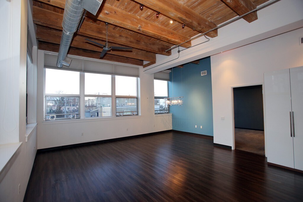 Open Floor Plan, Dining Room, Living Room, Kitchen - 120 Holmes St