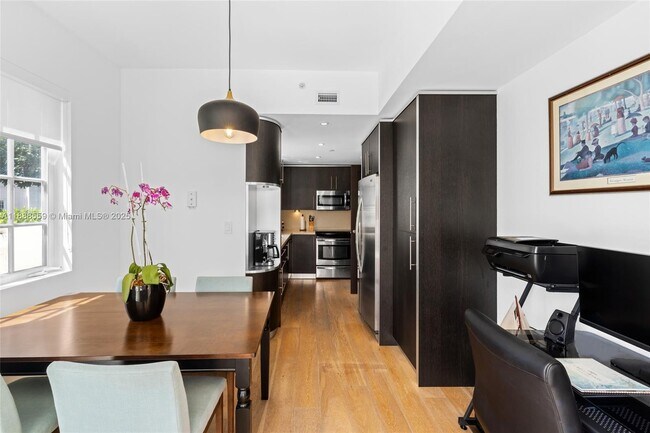 Building Photo - 19216 Fisher Island Dr