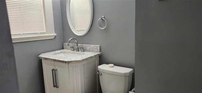 Building Photo - 5733 Dorbrandt St