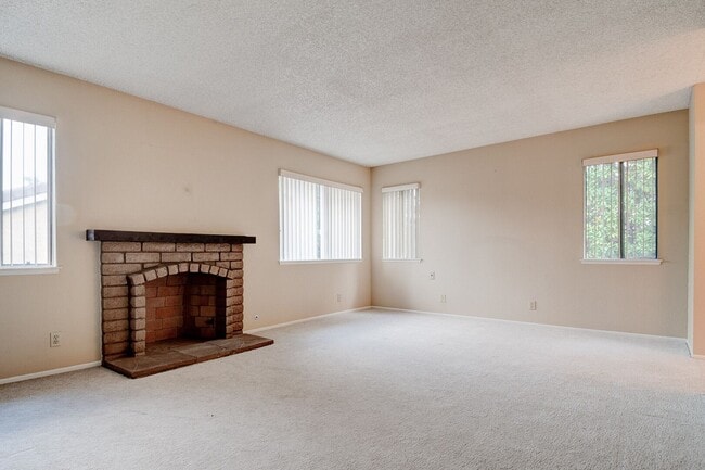 Building Photo - 20 Comanche Cir