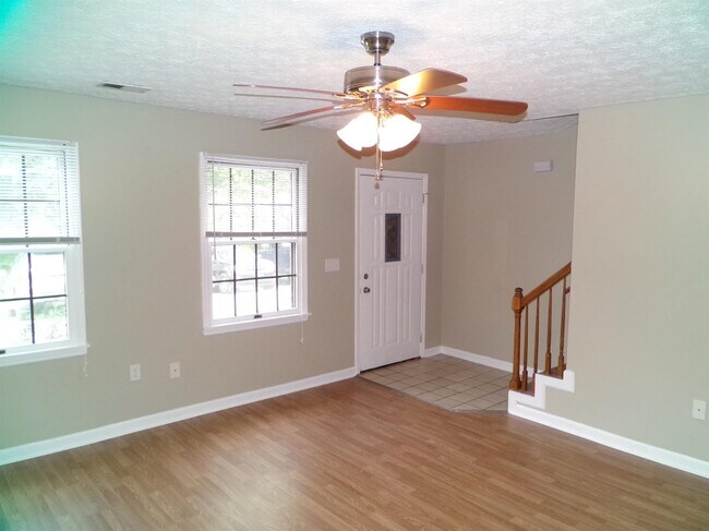 Building Photo - 244 Meadowview Dr