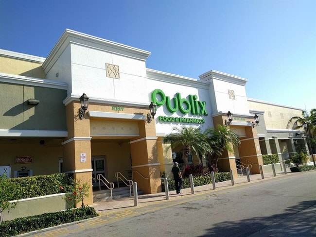 Building Photo - 2161 NE 68th St