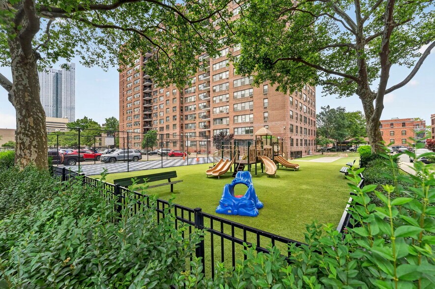 Building Photo - 201 Saint Pauls Ave
