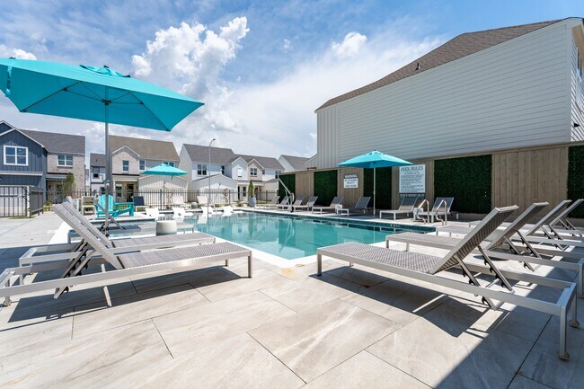 Building Photo - LightHaven at District West