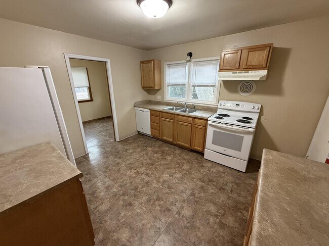 Building Photo - 722 13th Ave