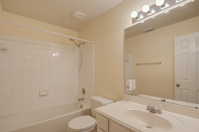 Building Photo - 17523 Cypress Orchard Ln