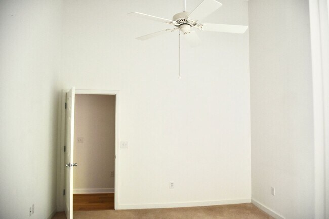 Building Photo - Asheville Condo Rental w/ Garage!