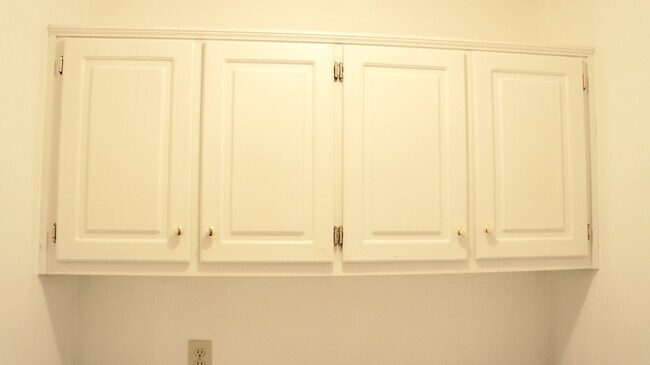 Building Photo - 3304 Chariot Ct