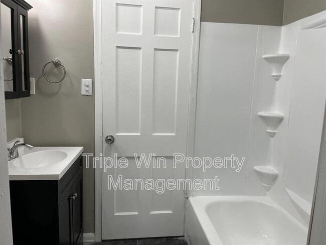 Building Photo - 2139 Kappel Dr