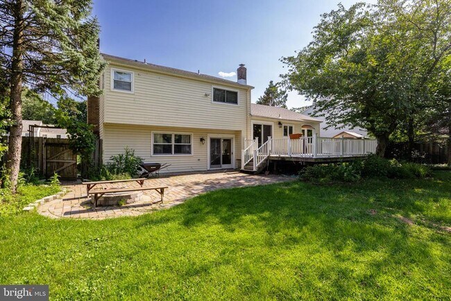 Building Photo - 18 Lakeview Dr