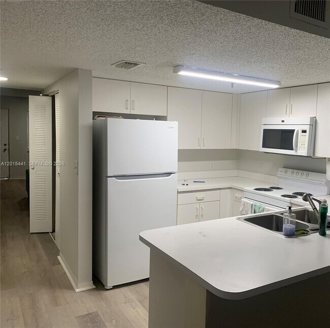 Building Photo - 9470 Tangerine Pl