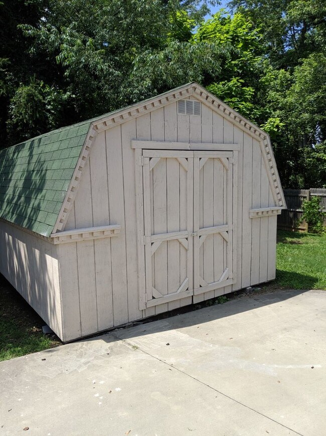 Building Photo - ONE BEDROOM RENTAL! **ALL UTILITES INCLUDED**