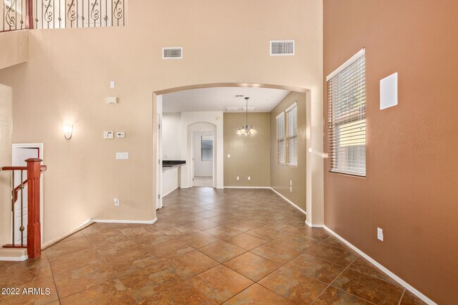 Building Photo - 2948 N Evergreen St