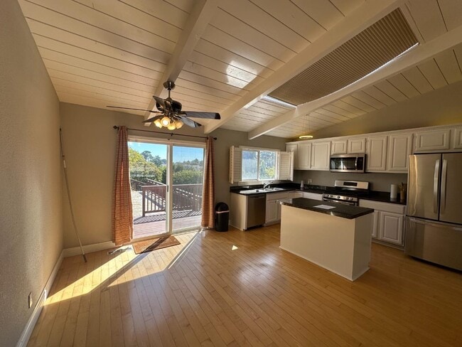 Building Photo - 2350 Rosewood Dr