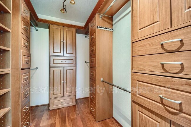 Building Photo - 3764 Seramonte Dr