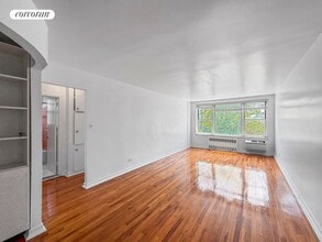 Building Photo - 2600 E 21st St