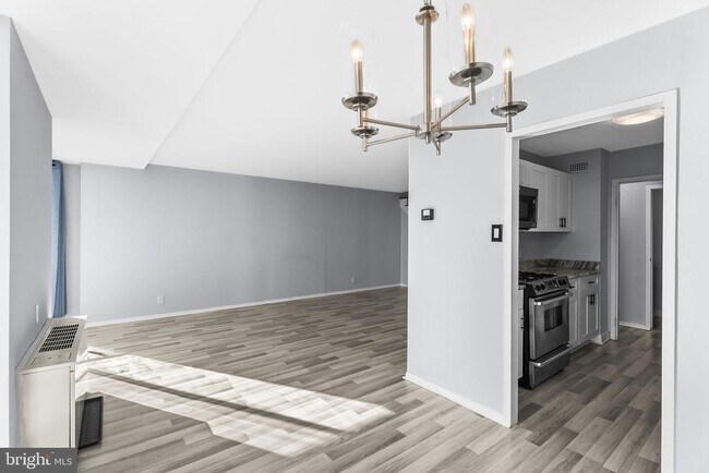 Building Photo - 301 N Beauregard St